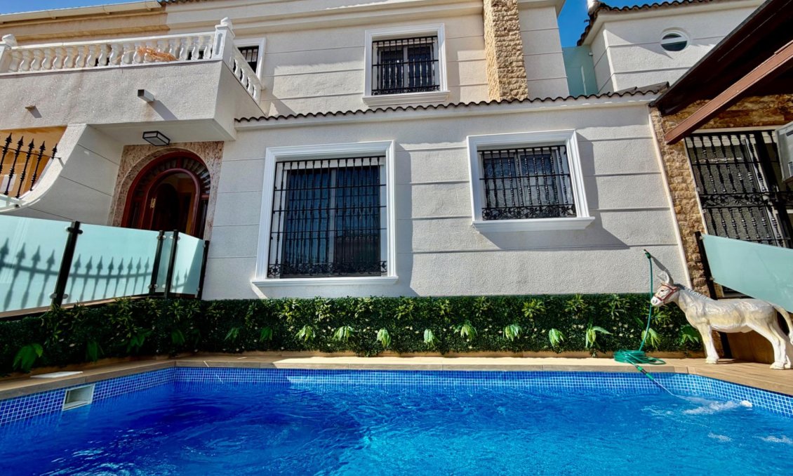 Wiederverkauf - Villa / Doppelhaushälfte -
Orihuela Costa - La Zenia