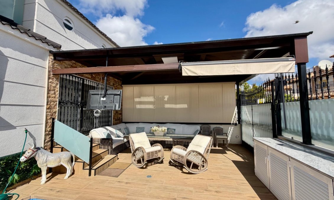 Wiederverkauf - Villa / Doppelhaushälfte -
Orihuela Costa - La Zenia