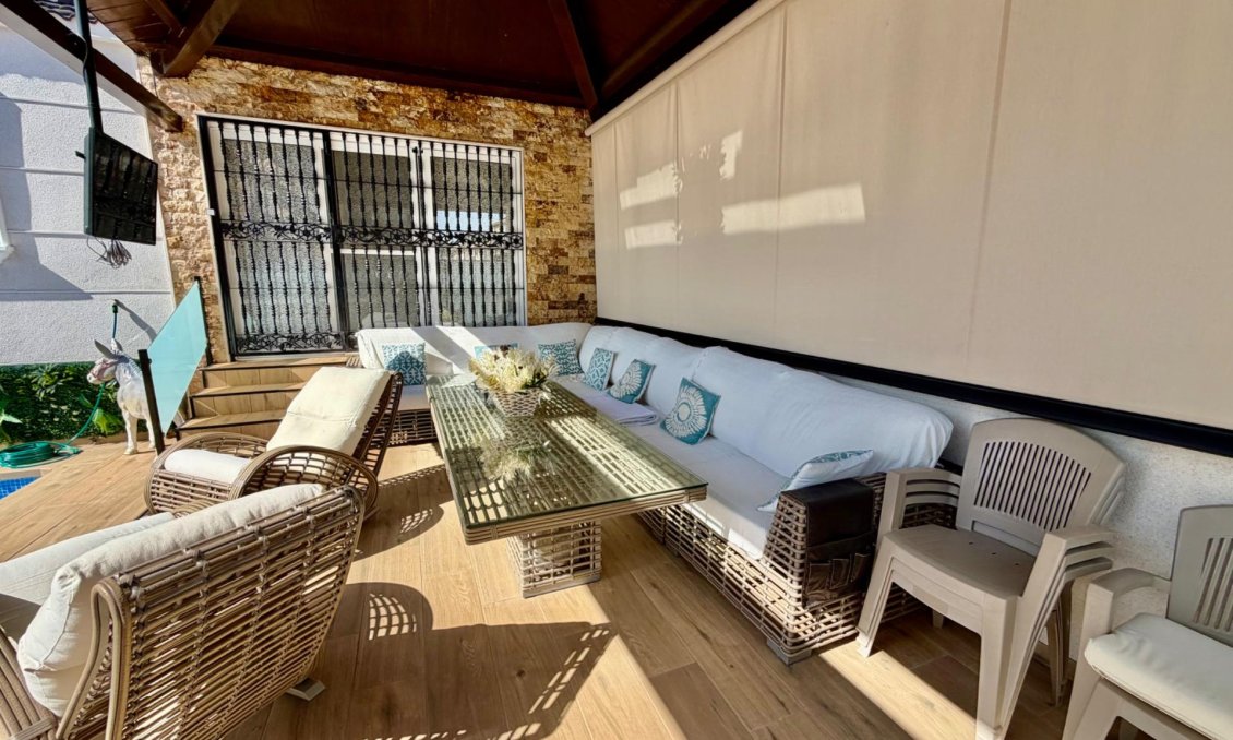 Wiederverkauf - Villa / Doppelhaushälfte -
Orihuela Costa - La Zenia