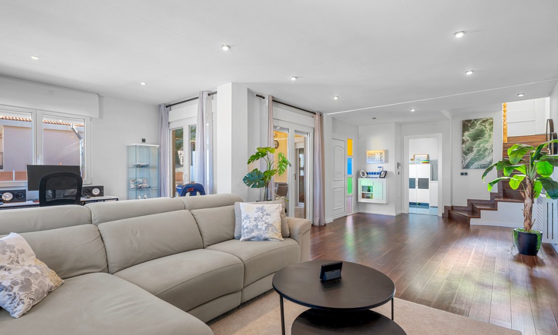 Resale - Villa -
Ciudad De Las Comunicaciones - Costa Blanca