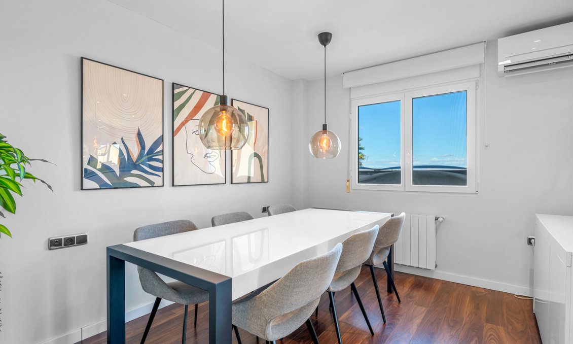 Resale - Villa -
Ciudad De Las Comunicaciones - Costa Blanca