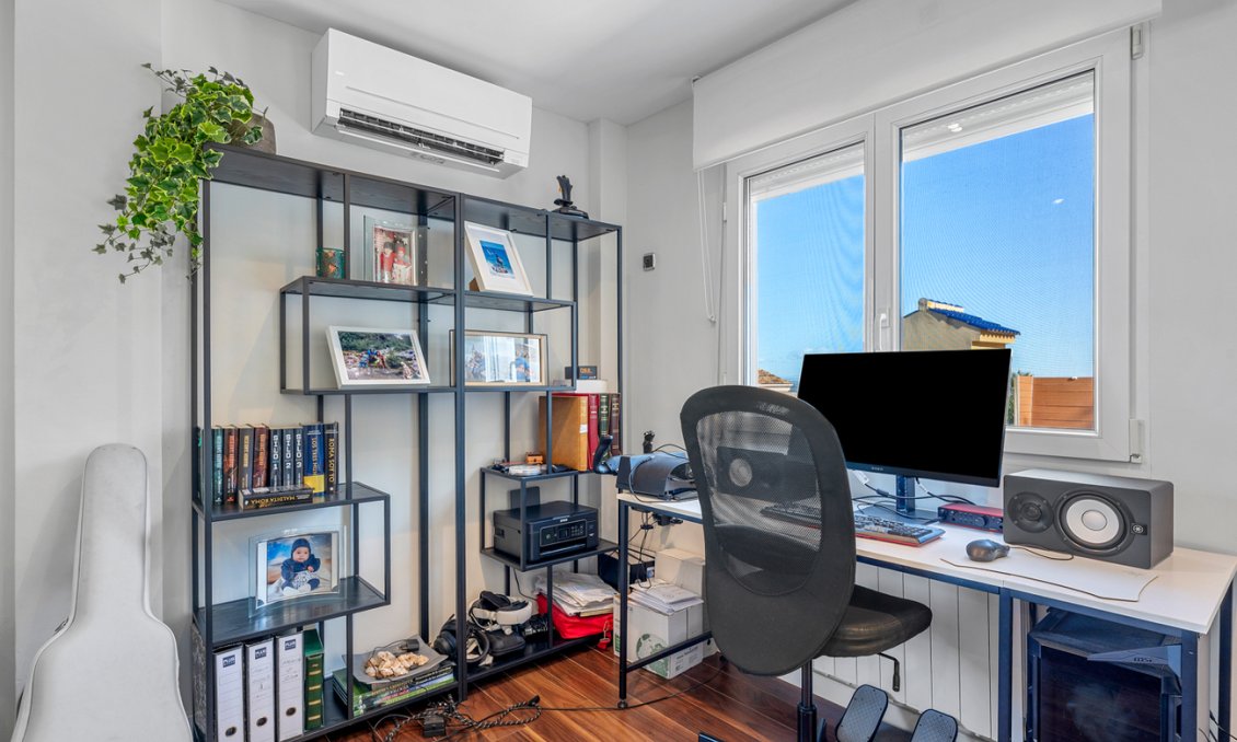 Resale - Villa -
Ciudad De Las Comunicaciones - Costa Blanca