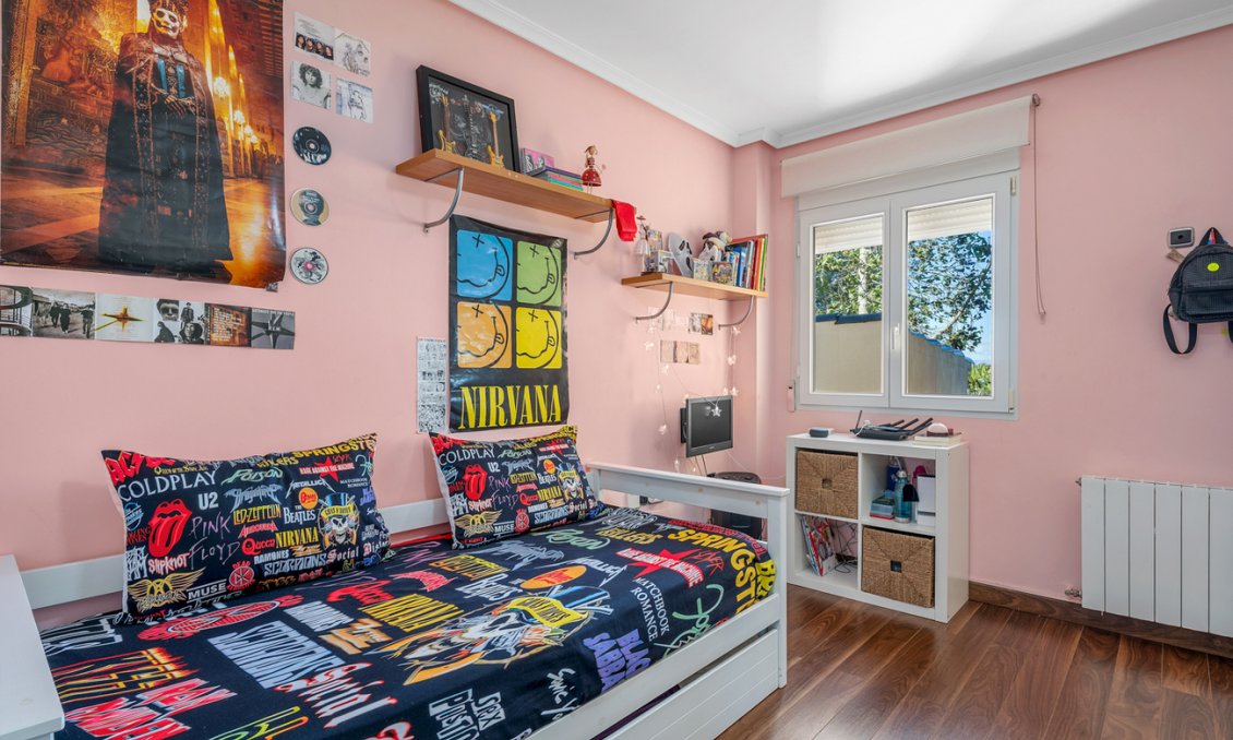 Resale - Villa -
Ciudad De Las Comunicaciones - Costa Blanca