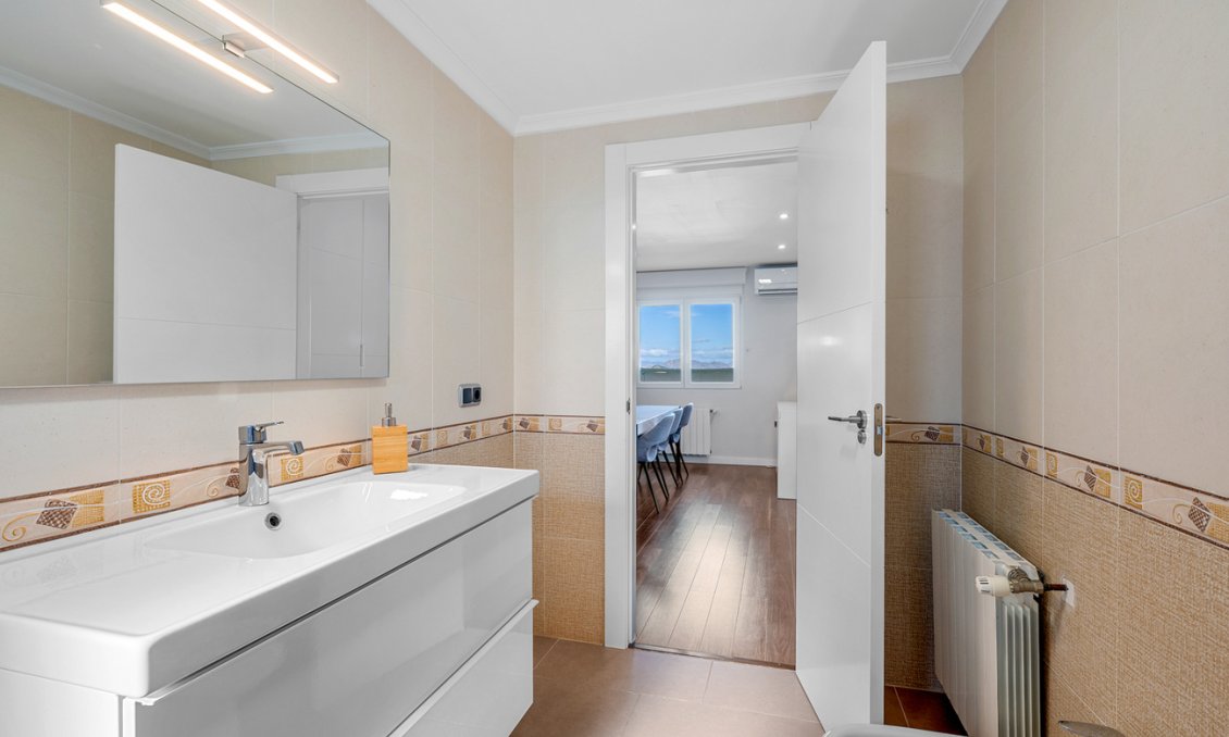Resale - Villa -
Ciudad De Las Comunicaciones - Costa Blanca