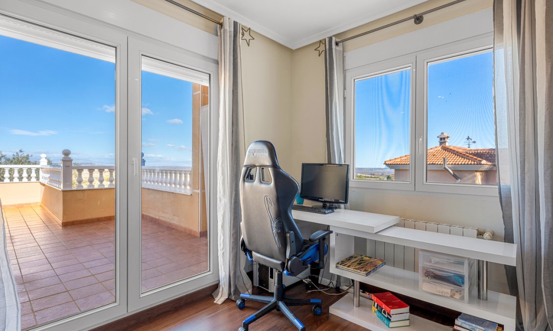 Resale - Villa -
Ciudad De Las Comunicaciones - Costa Blanca