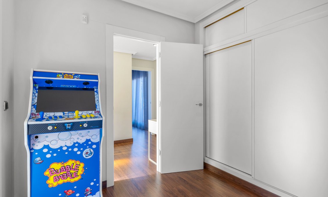 Resale - Villa -
Ciudad De Las Comunicaciones - Costa Blanca
