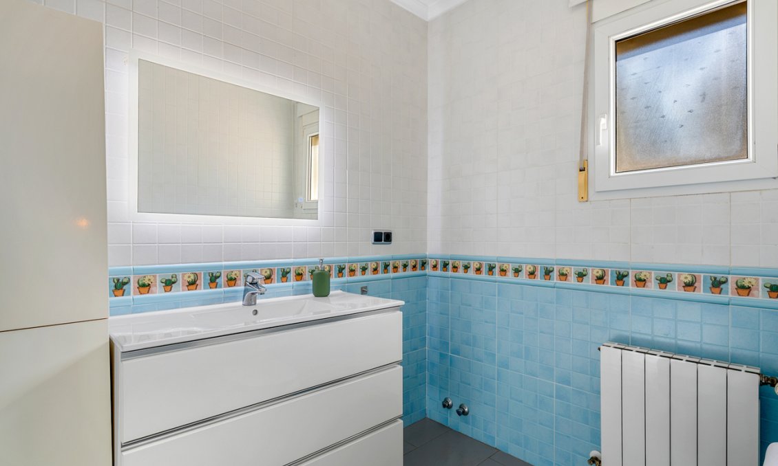 Resale - Villa -
Ciudad De Las Comunicaciones - Costa Blanca