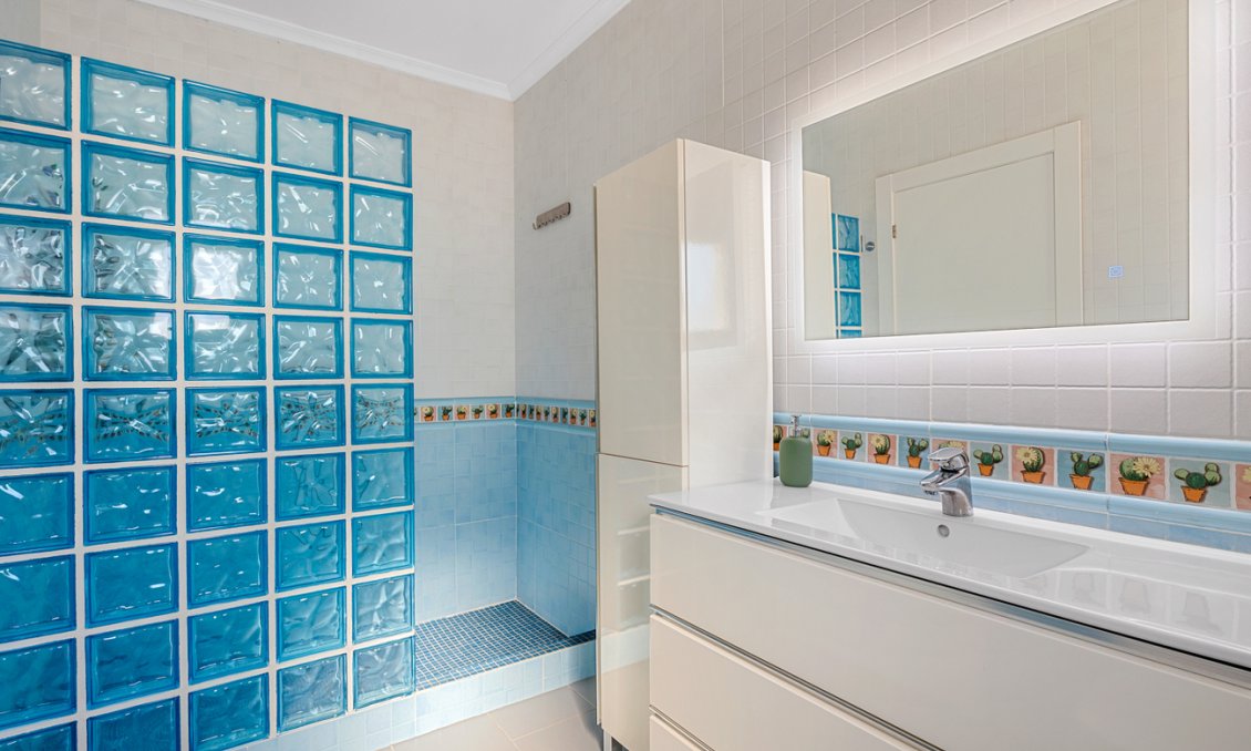 Resale - Villa -
Ciudad De Las Comunicaciones - Costa Blanca