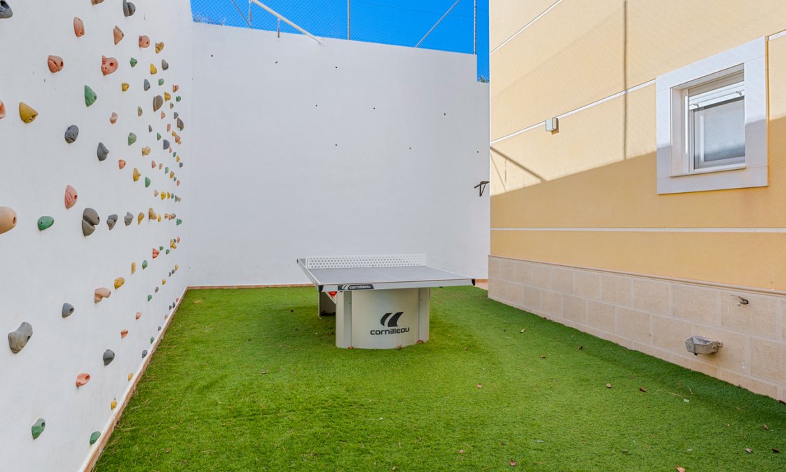 Resale - Villa -
Ciudad De Las Comunicaciones - Costa Blanca