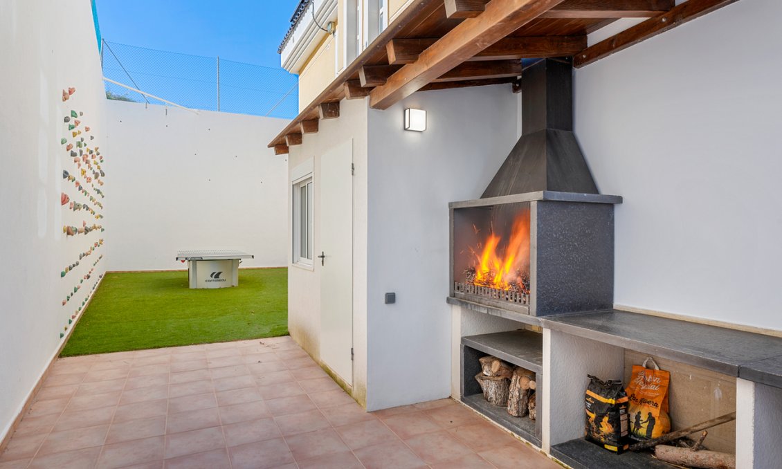Resale - Villa -
Ciudad De Las Comunicaciones - Costa Blanca