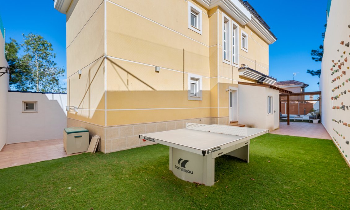 Resale - Villa -
Ciudad De Las Comunicaciones - Costa Blanca