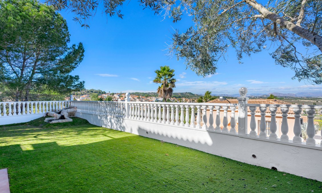 Resale - Villa -
Ciudad De Las Comunicaciones - Costa Blanca