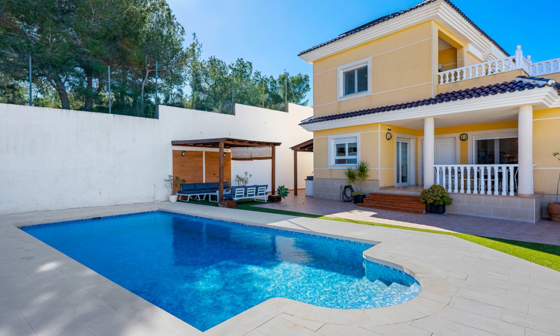 Resale - Villa -
Ciudad De Las Comunicaciones - Costa Blanca