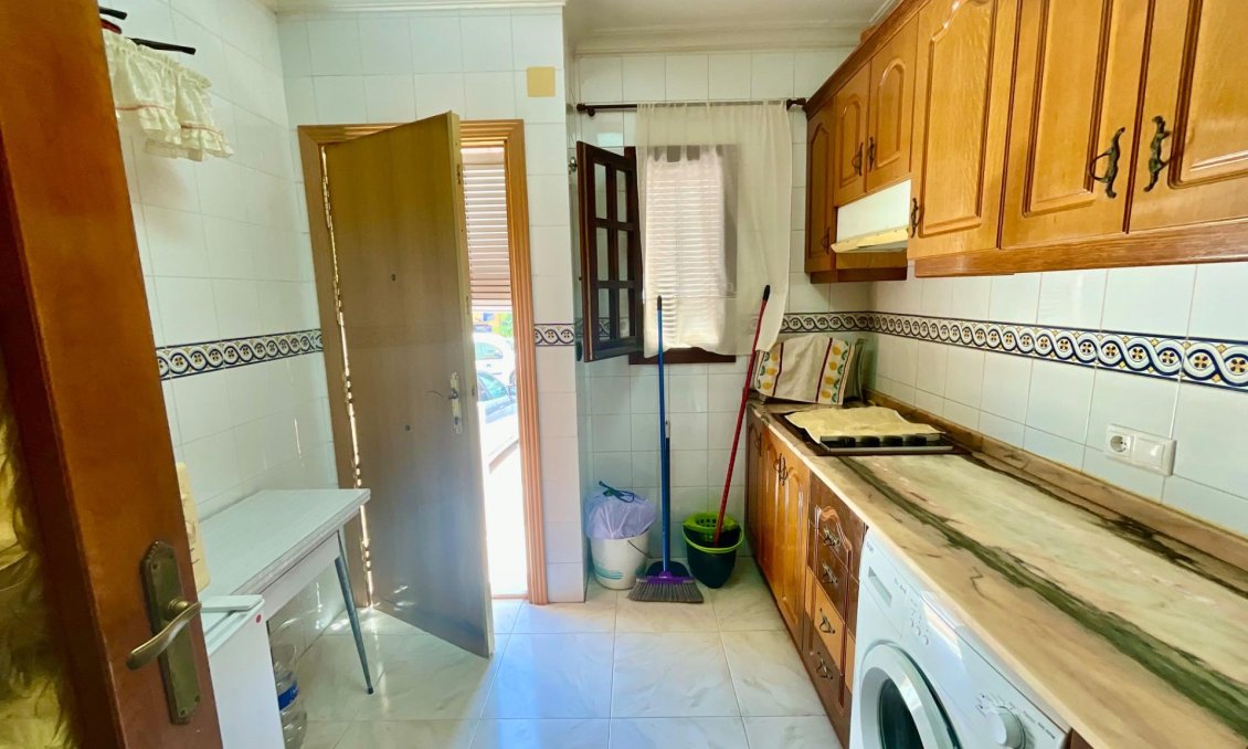 Resale - Bungalow -
Torrevieja - Torreblanca