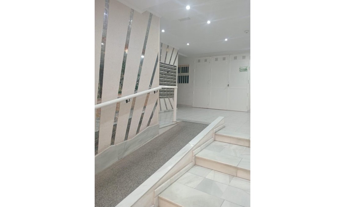 Revânzare - Apartament -
Torrevieja - Acequion