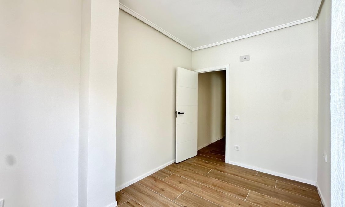 Revânzare - Apartament -
Torrevieja - Centro