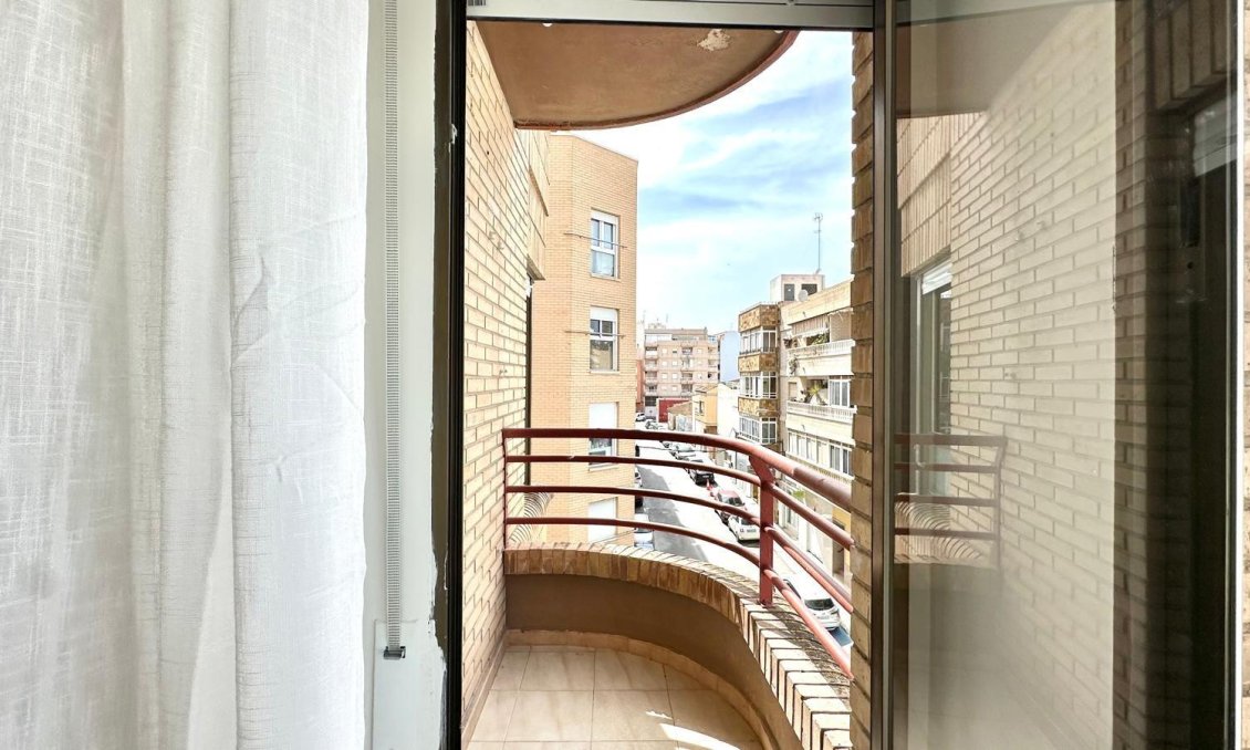 Revânzare - Apartament -
Torrevieja - Centro
