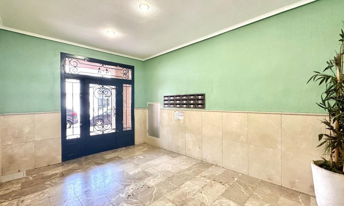 Revânzare - Apartament -
Torrevieja - Centro