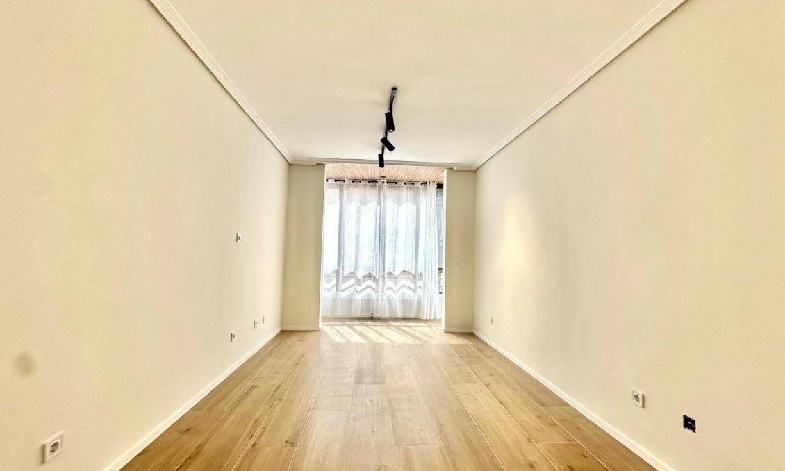 Revânzare - Apartament -
Torrevieja - Centro