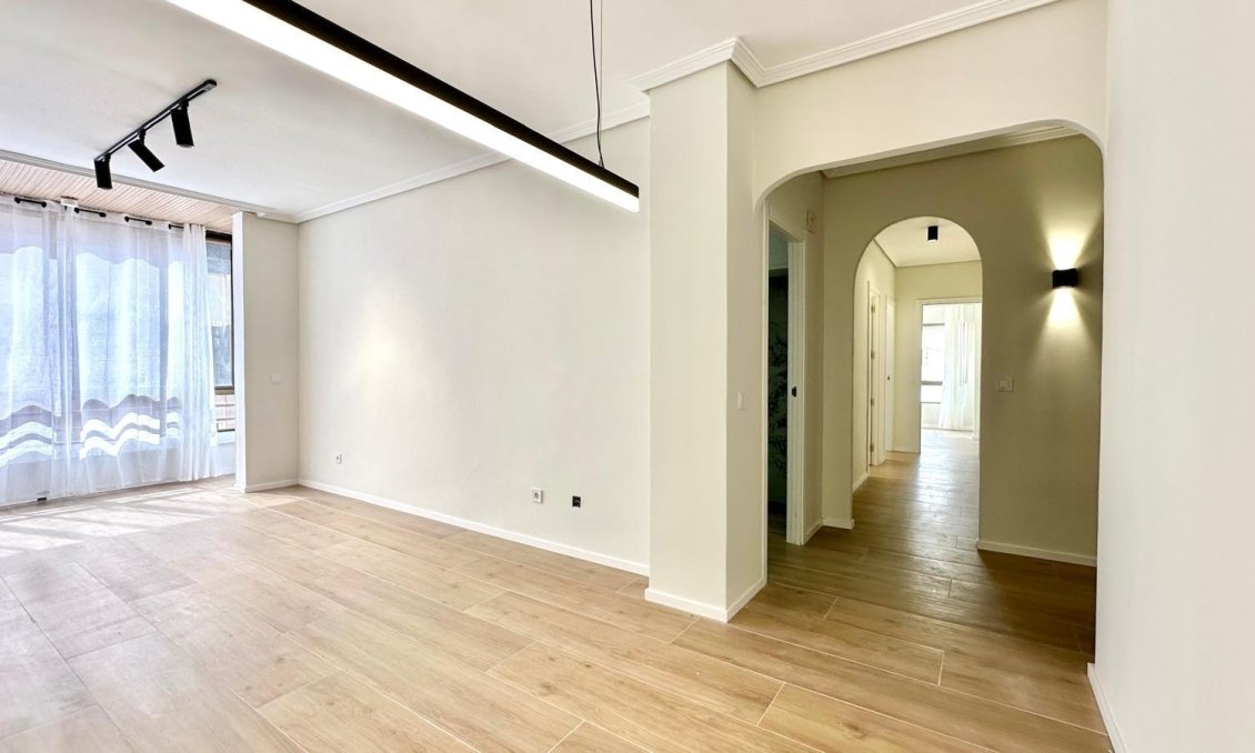 Revânzare - Apartament -
Torrevieja - Centro