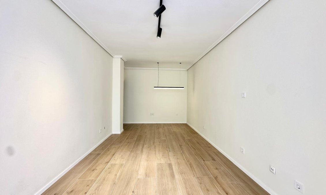 Revânzare - Apartament -
Torrevieja - Centro