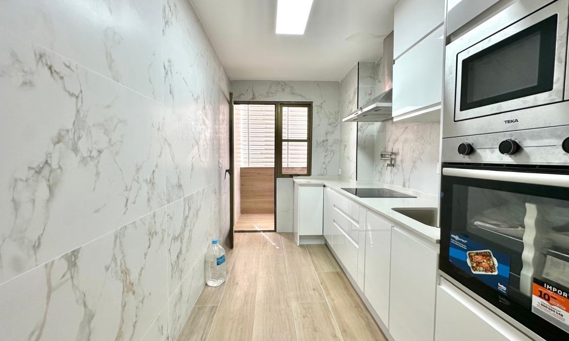 Revânzare - Apartament -
Torrevieja - Centro