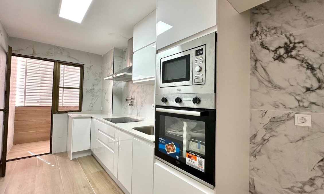 Revânzare - Apartament -
Torrevieja - Centro
