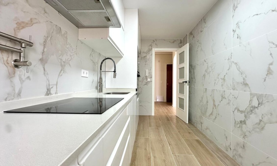 Revânzare - Apartament -
Torrevieja - Centro