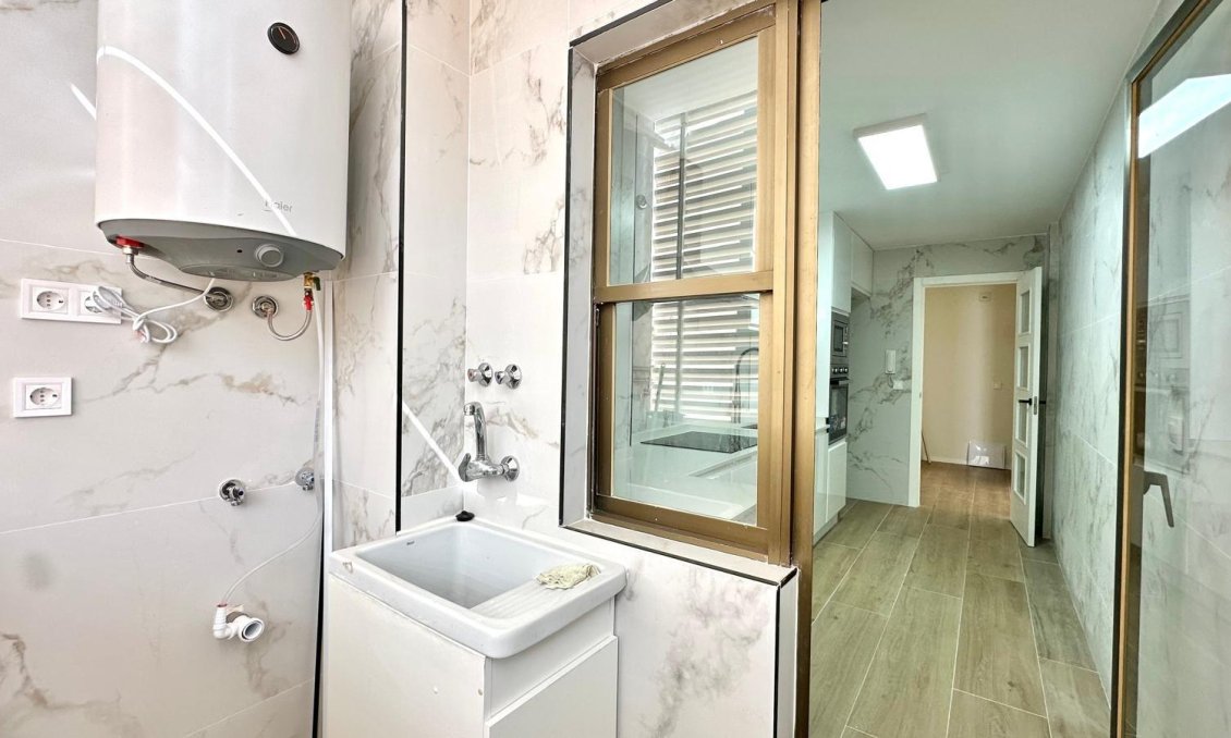 Revânzare - Apartament -
Torrevieja - Centro
