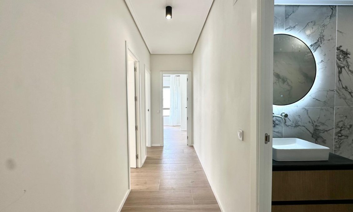 Revânzare - Apartament -
Torrevieja - Centro