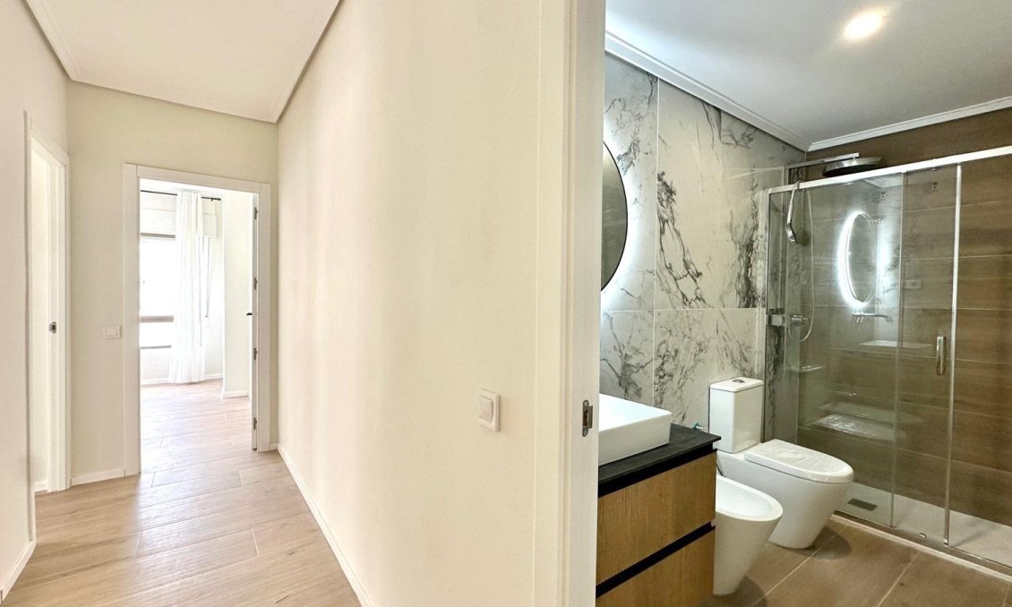 Revânzare - Apartament -
Torrevieja - Centro