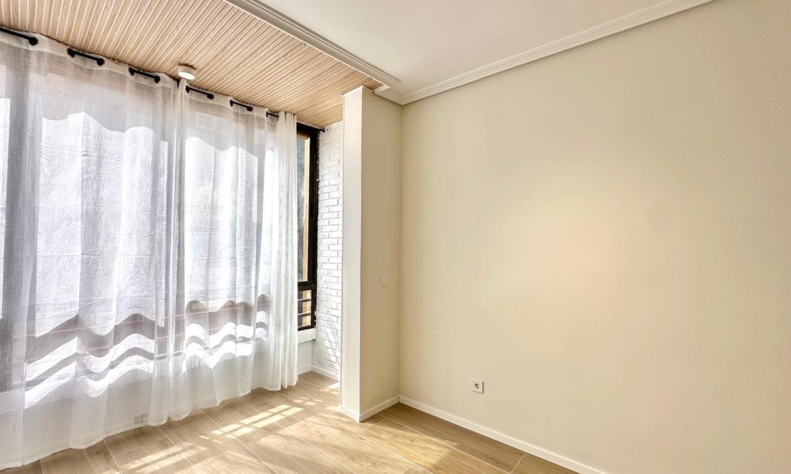 Revânzare - Apartament -
Torrevieja - Centro