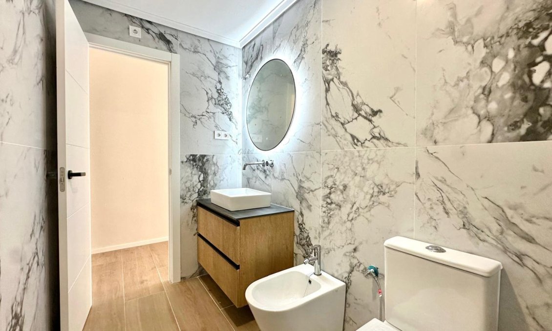 Revânzare - Apartament -
Torrevieja - Centro