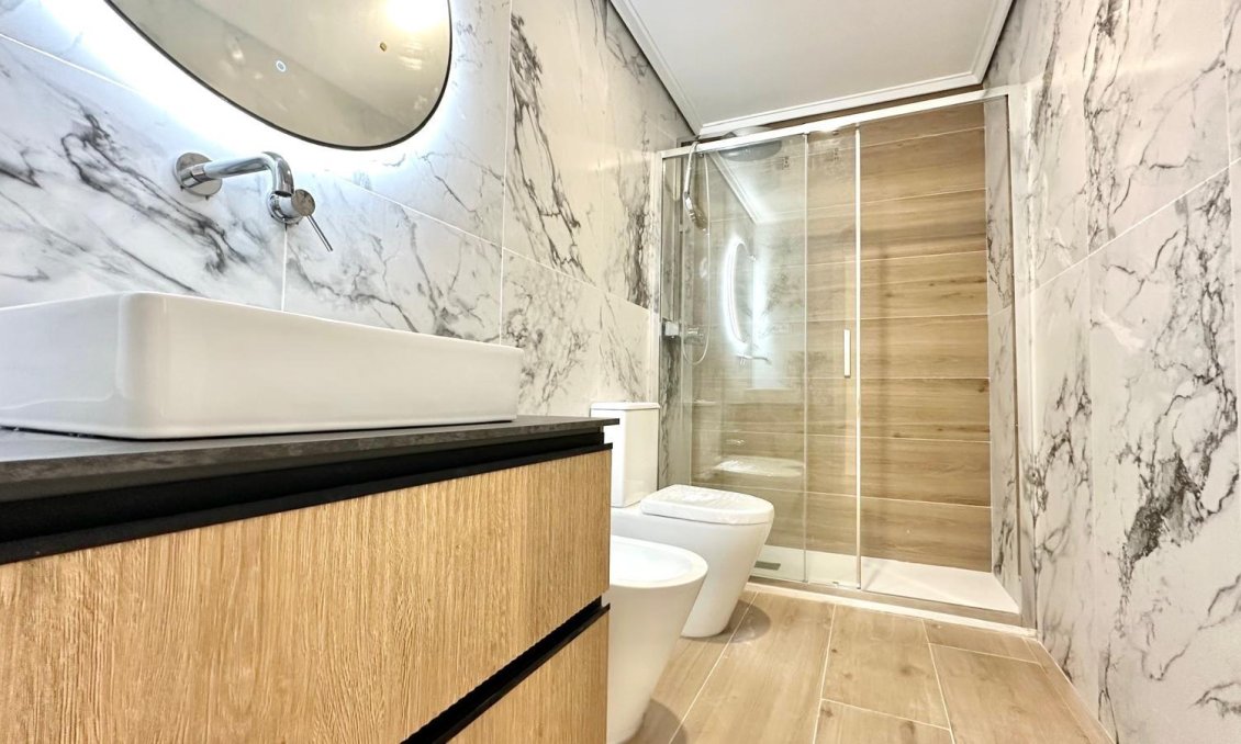 Revânzare - Apartament -
Torrevieja - Centro