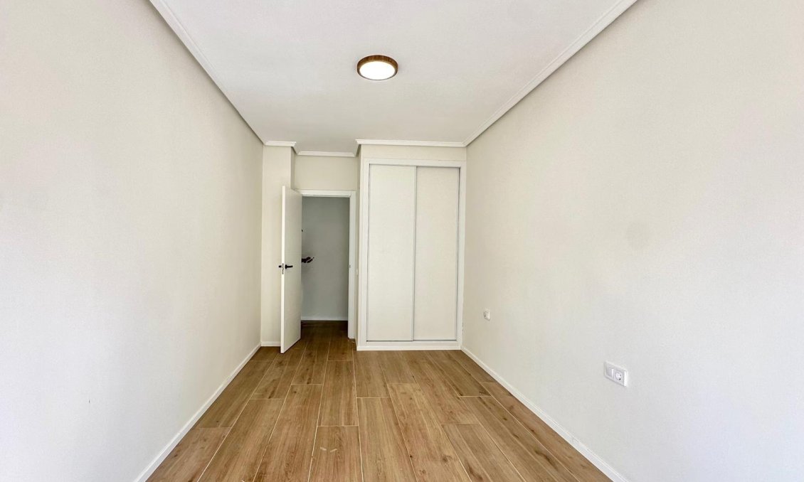 Revânzare - Apartament -
Torrevieja - Centro
