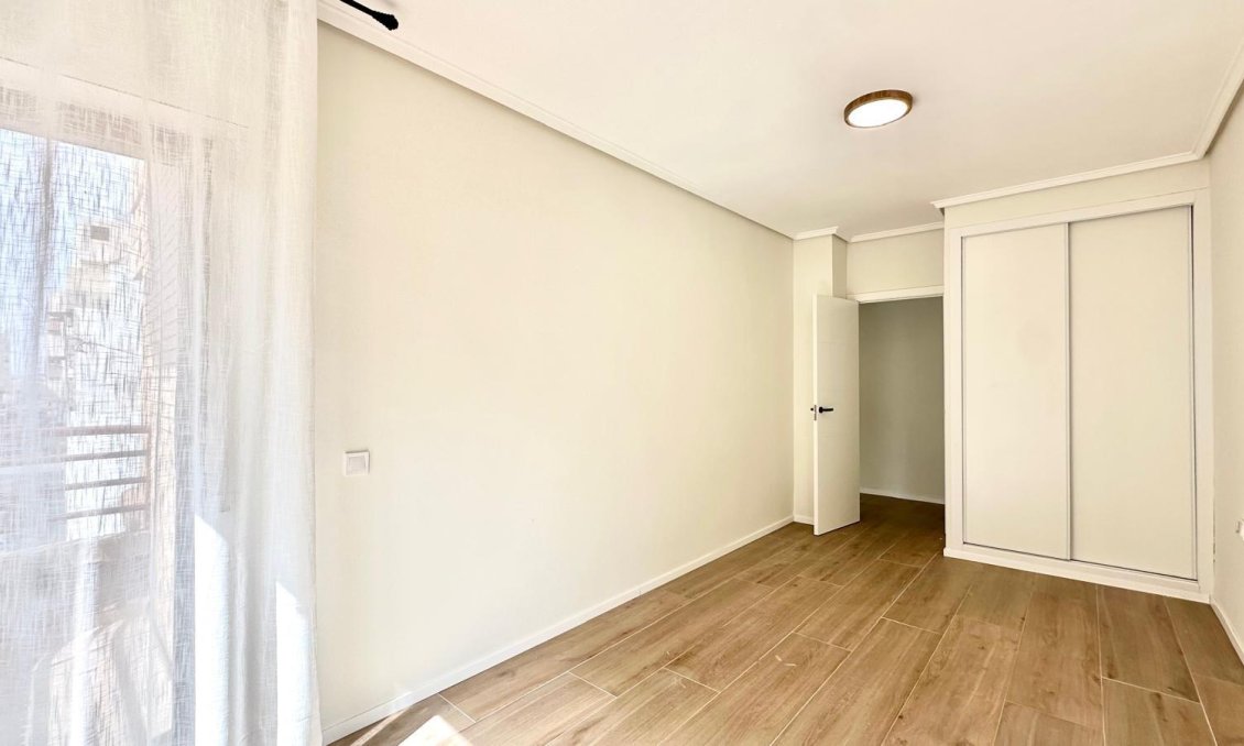 Revânzare - Apartament -
Torrevieja - Centro