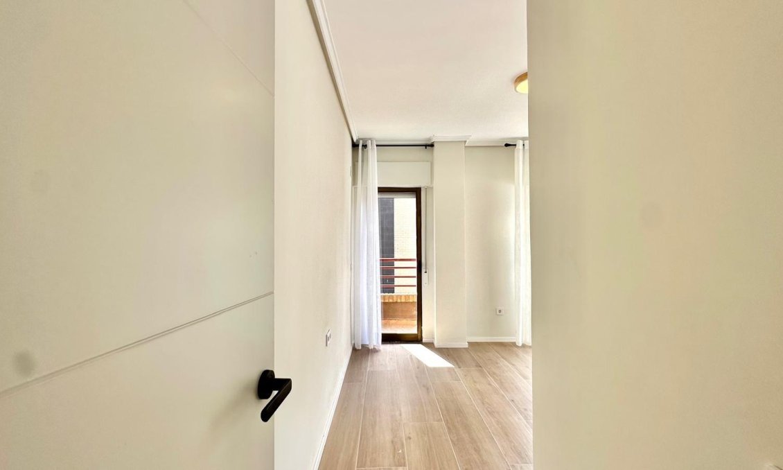 Revânzare - Apartament -
Torrevieja - Centro