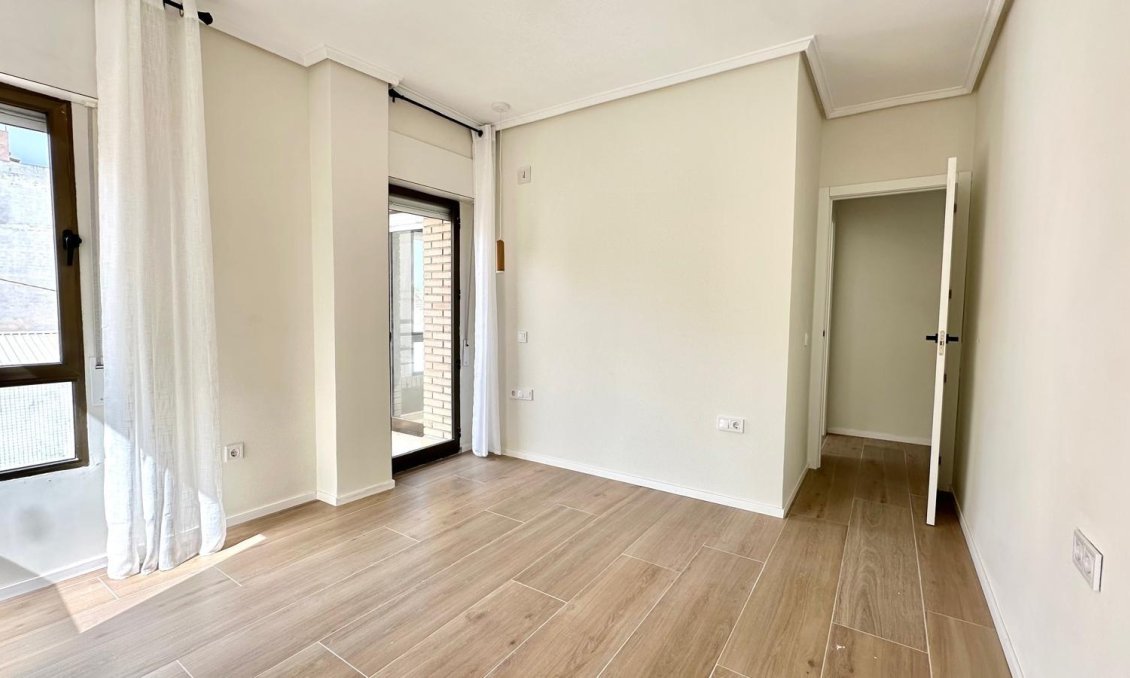 Revânzare - Apartament -
Torrevieja - Centro