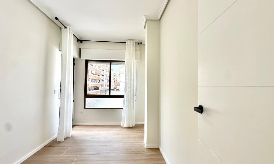 Revânzare - Apartament -
Torrevieja - Centro