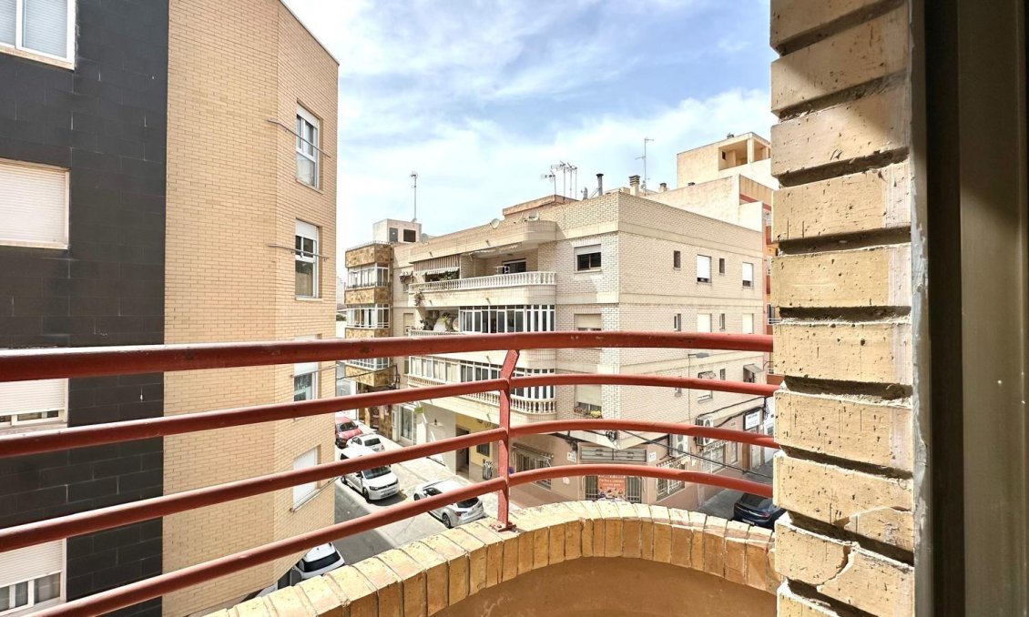 Revânzare - Apartament -
Torrevieja - Centro