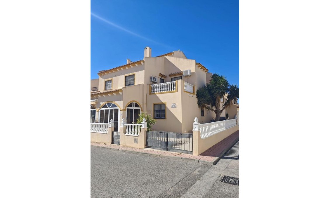 Resale - Townhouse -
Orihuela Costa - La Florida