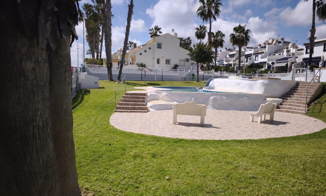 Resale - Bungalow -
Orihuela Costa - Villamartín-las Filipinas