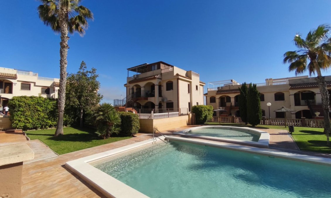 Resale - Bungalow -
Torrevieja - Parque Acuático - Sector 25