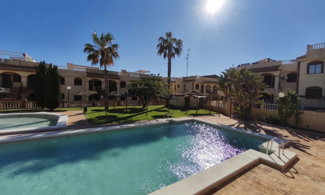 Resale - Bungalow -
Torrevieja - Parque Acuático - Sector 25