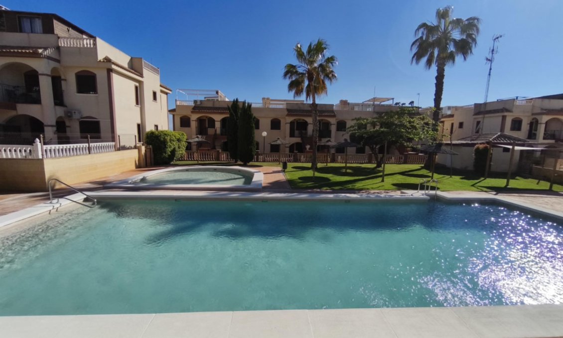 Resale - Bungalow -
Torrevieja - Parque Acuático - Sector 25