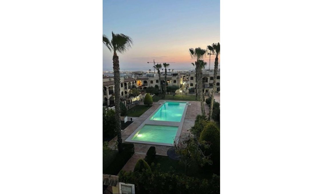Resale - Bungalow -
Torrevieja - Parque Acuático - Sector 25