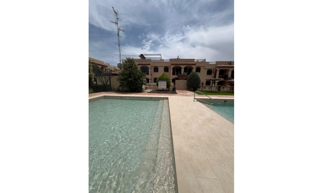 Resale - Bungalow -
Torrevieja - Parque Acuático - Sector 25