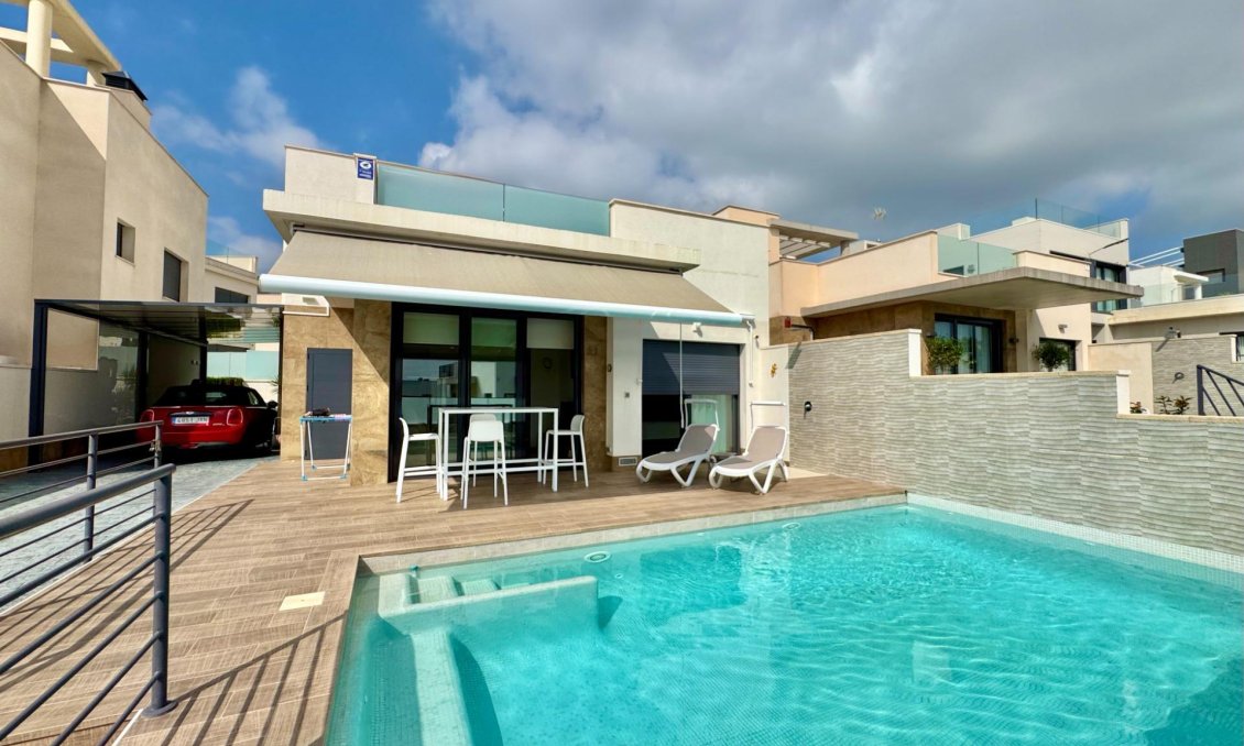 Segunda mano - Villa -
San Miguel de Salinas - Bellavista