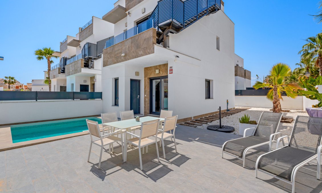 Resale - Villa -
Torrevieja - Costa Blanca