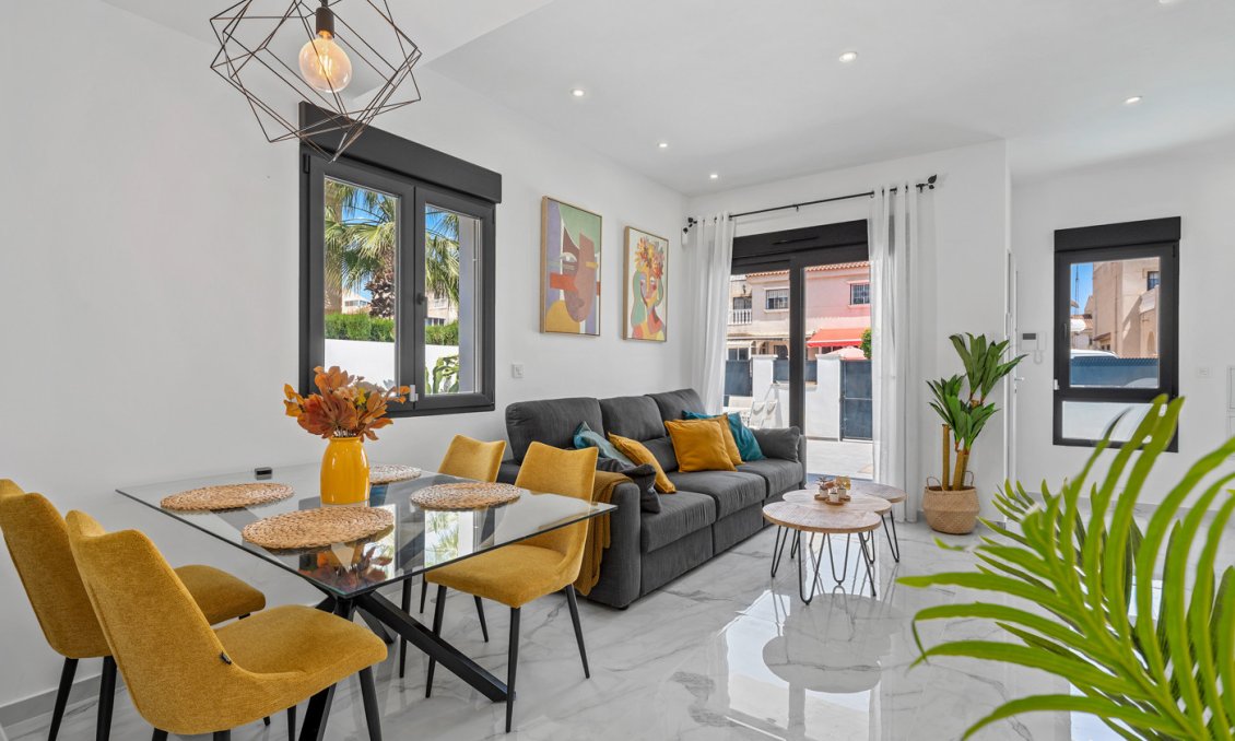 Resale - Villa -
Torrevieja - Costa Blanca